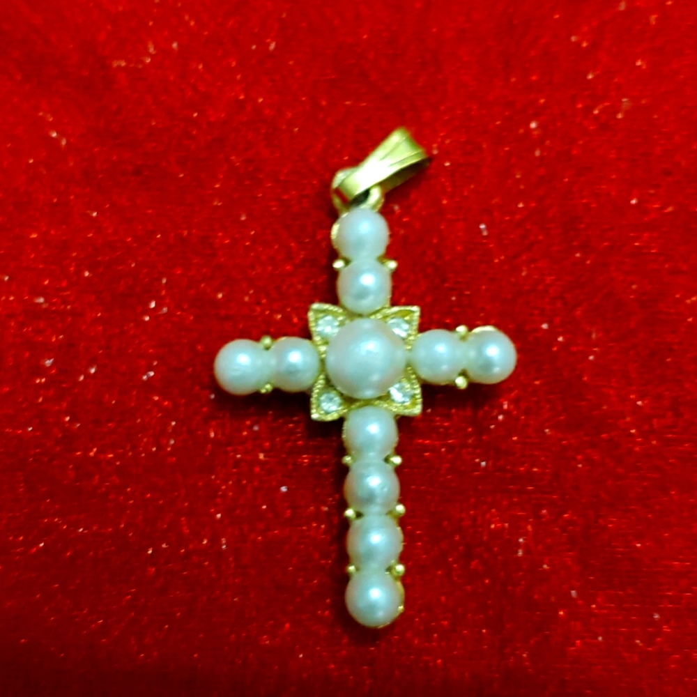 Pearl pendant.